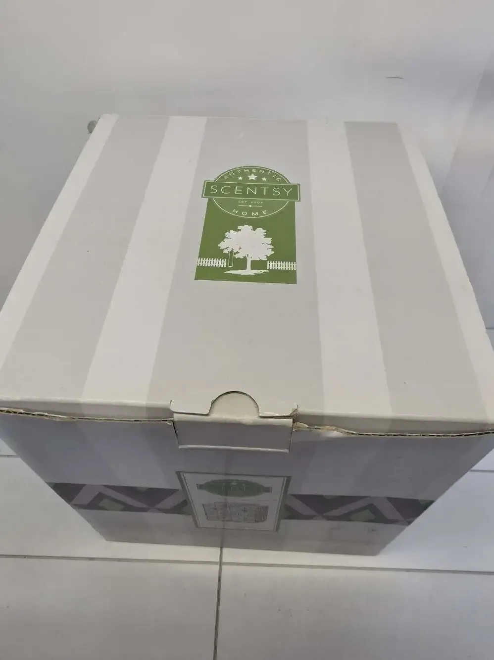 Scentsy Warmer Pressed Tin White Square New in Original Box